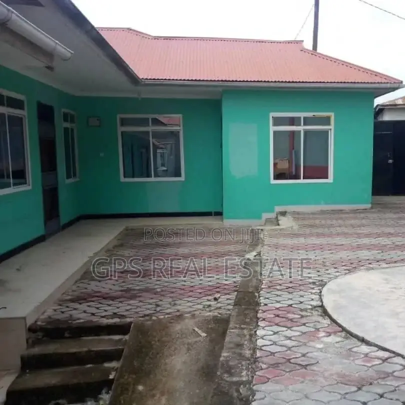 6bdrm Apartment in Kinyerezi Kifuru Kwa, Kinondoni for sale