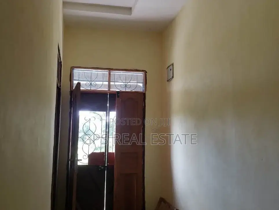6bdrm Apartment in Kinyerezi Kifuru Kwa, Kinondoni for sale