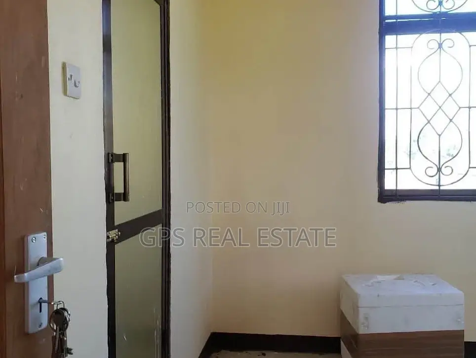 6bdrm Apartment in Kinyerezi Kifuru Kwa, Kinondoni for sale