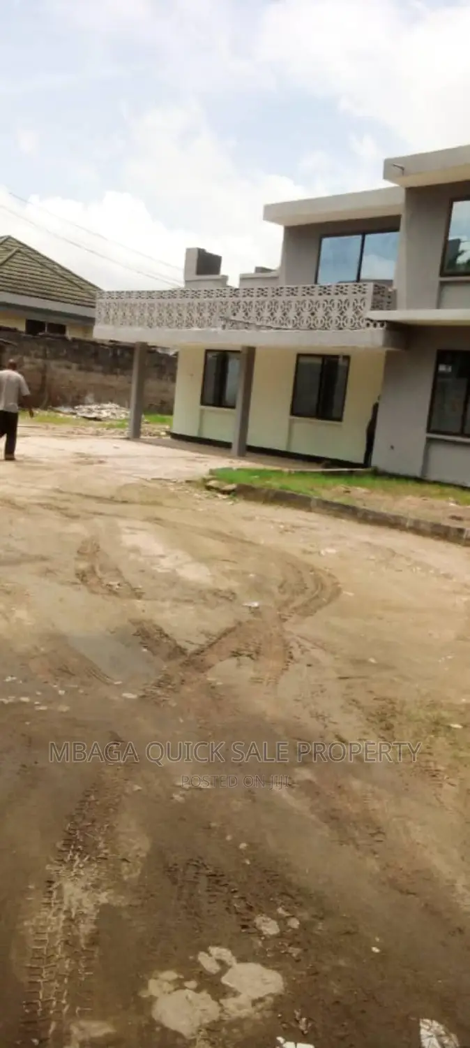 6bdrm House in Mikocheni for rent
