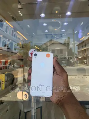 Apple iPhone XR 64 GB White