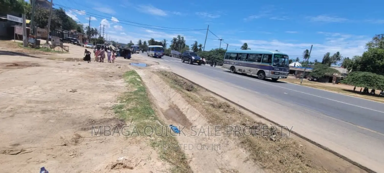 Bar and 5 Shopfrem for Sale at Boko Chama