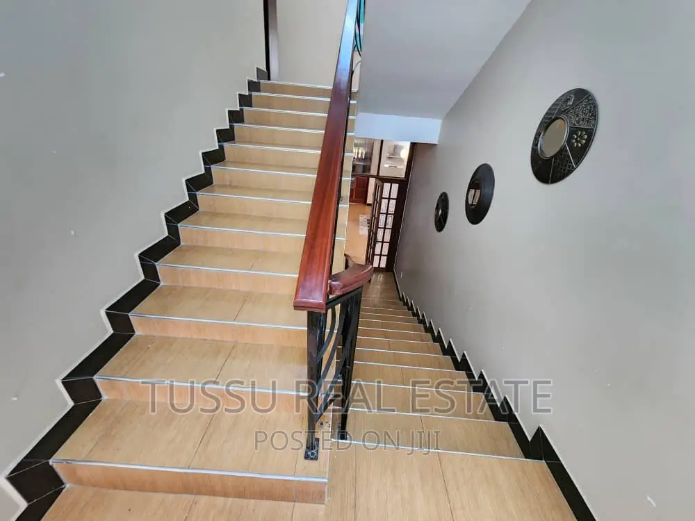 7bdrm Bungalow in Kigambon Kibada for sale