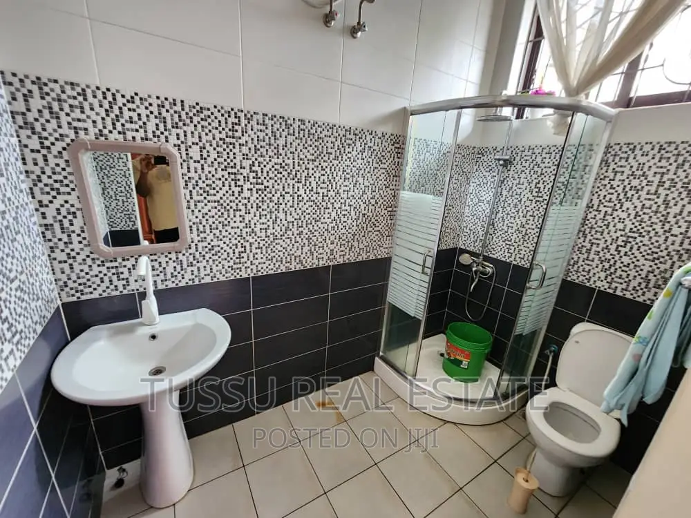 7bdrm Bungalow in Kigambon Kibada for sale