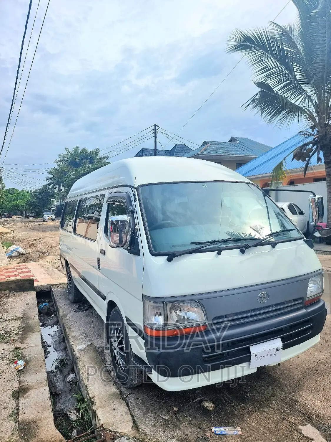 Toyota HiAce 2003 White