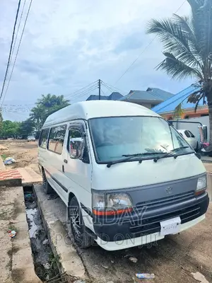 Toyota HiAce 2003 White