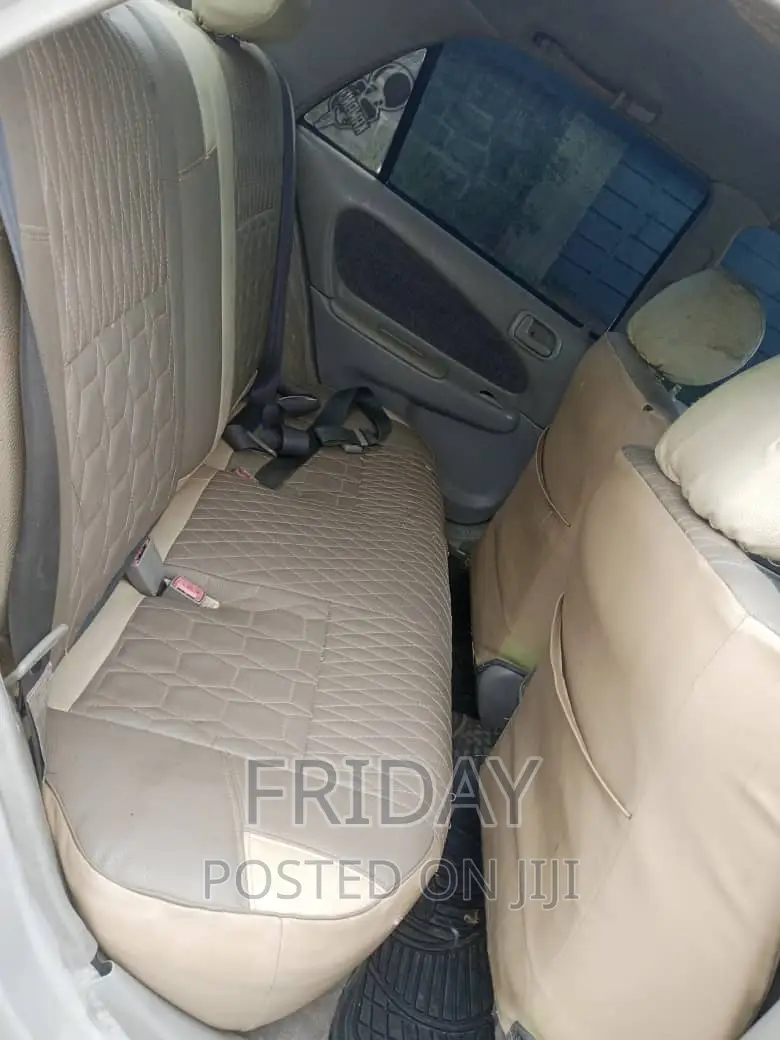 Toyota HiAce 2003 White