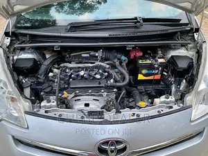 Toyota Ractis 2013 Silver