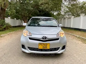 Toyota Ractis 2013 Silver