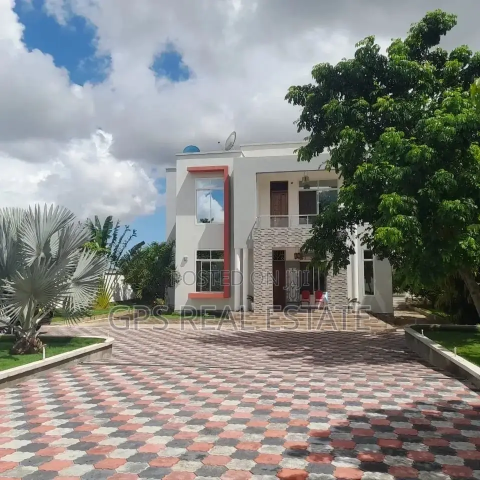 6bdrm House in Kibada, Kigamboni for sale