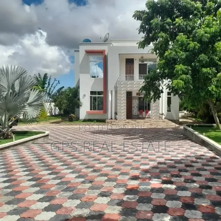 6bdrm House in Kibada, Kigamboni for sale