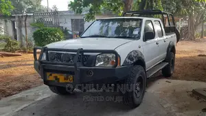 Nissan Hardbody 2002 White