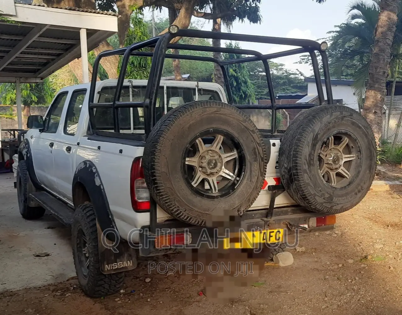 Nissan Hardbody 2002 White