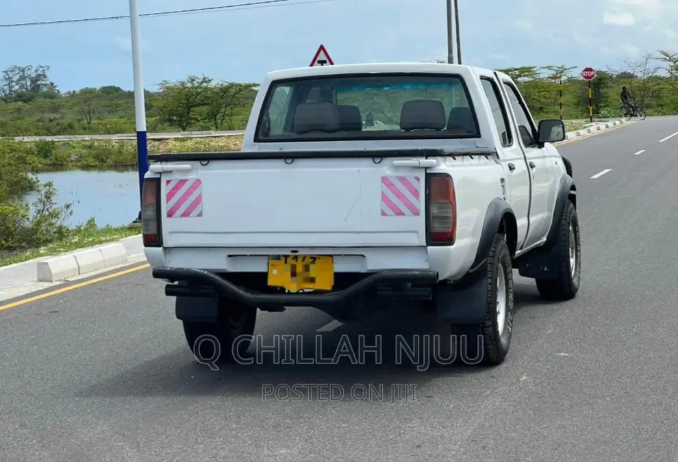 Nissan Hardbody 2002 White