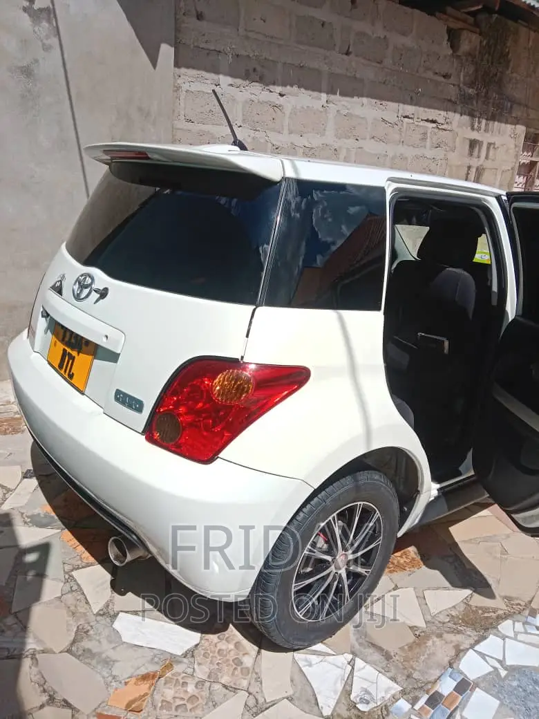 Toyota IST 2004 White