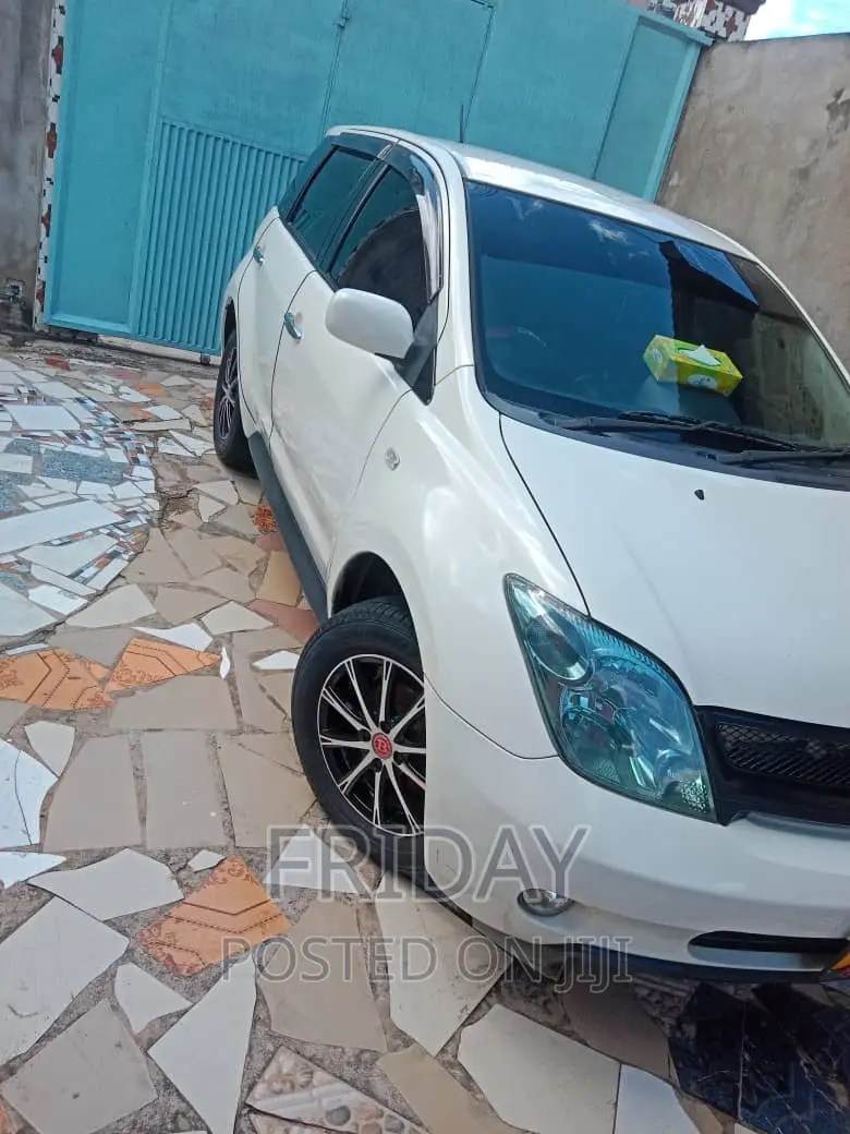 Toyota IST 2004 White