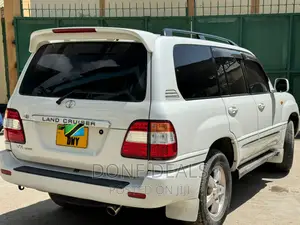 Toyota Land Cruiser 2004 White
