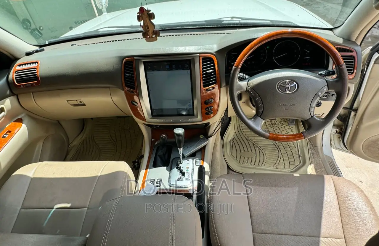 Toyota Land Cruiser 2004 White