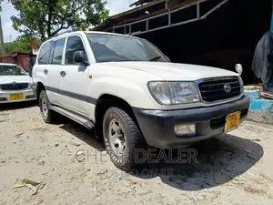 Toyota Land Cruiser 2005 White