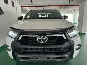 New Toyota Hilux 2022 White
