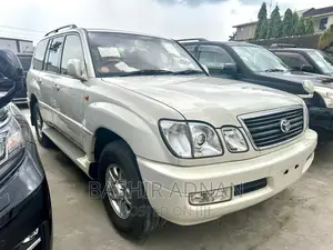 Toyota Land Cruiser 2001 White