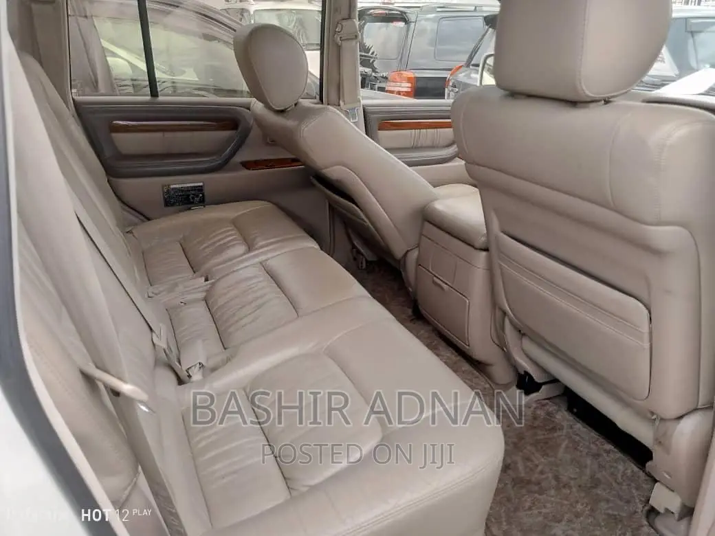 Toyota Land Cruiser 2001 White