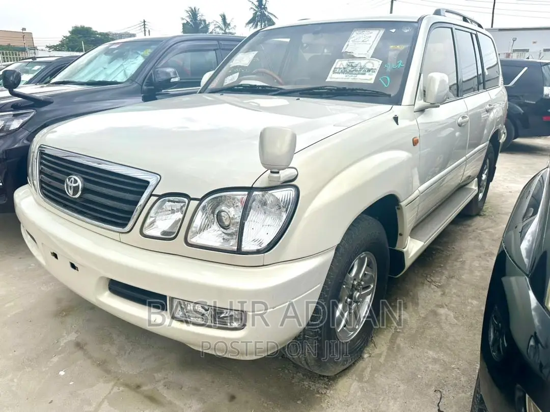 Toyota Land Cruiser 2001 White