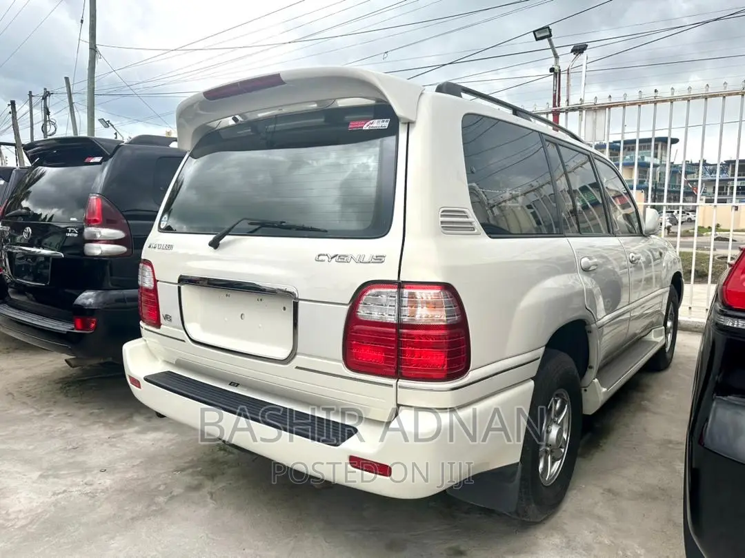 Toyota Land Cruiser 2001 White