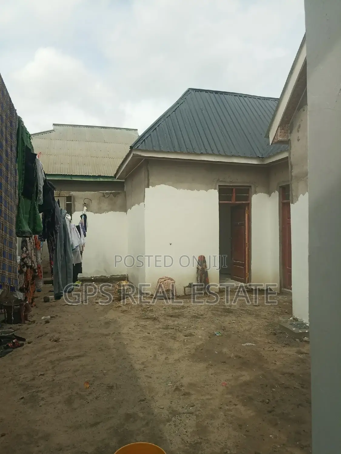 9bdrm Apartment in Mbagala Chamazi, Temeke for sale