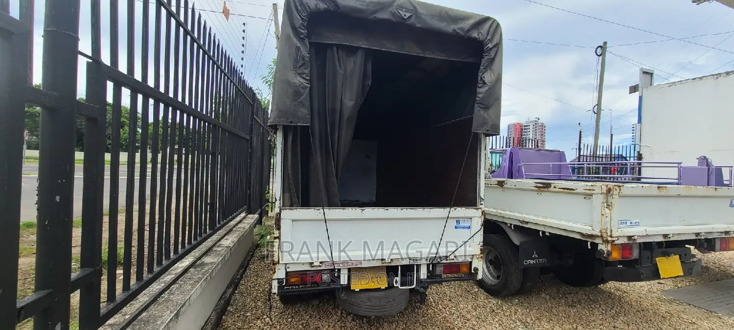 Mitsubishi Canter 2002 White