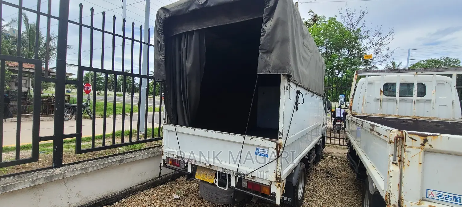 Mitsubishi Canter 2002 White
