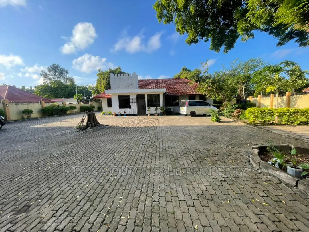 3bdrm House in Ada Estate for rent