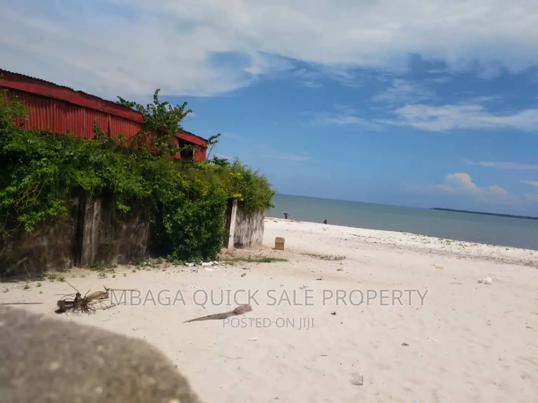 4bdrm House in Kawe  Beach for rent