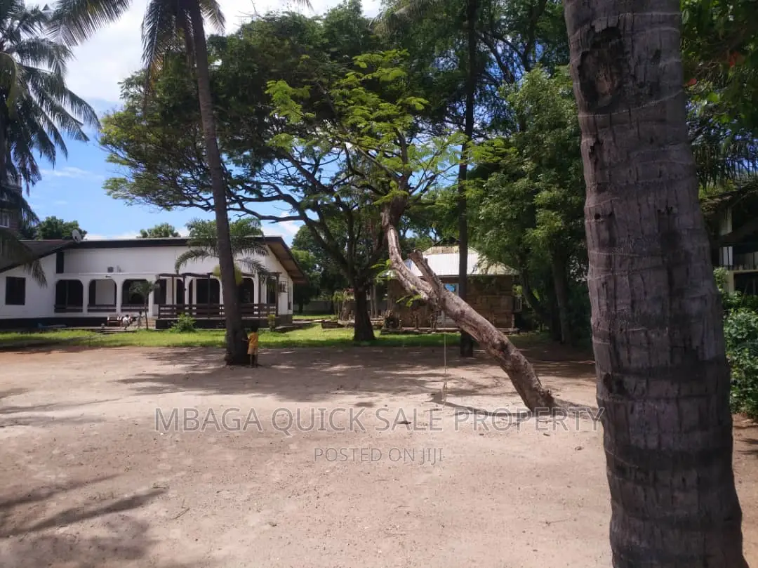 4bdrm House in Kawe  Beach for rent