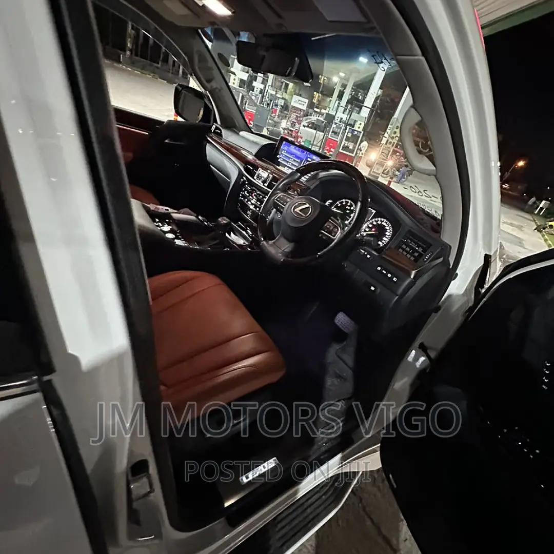 Lexus LX 2017 Pearl