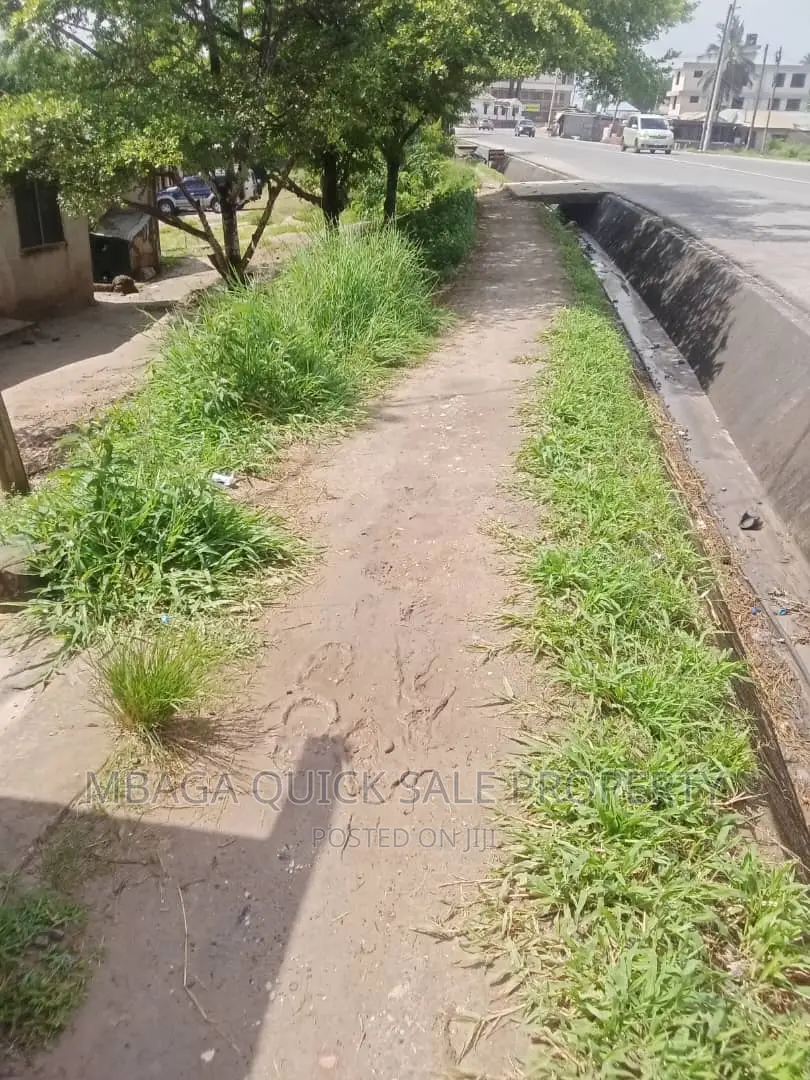 Kiwanja Kinauzwa Goba Kunguru