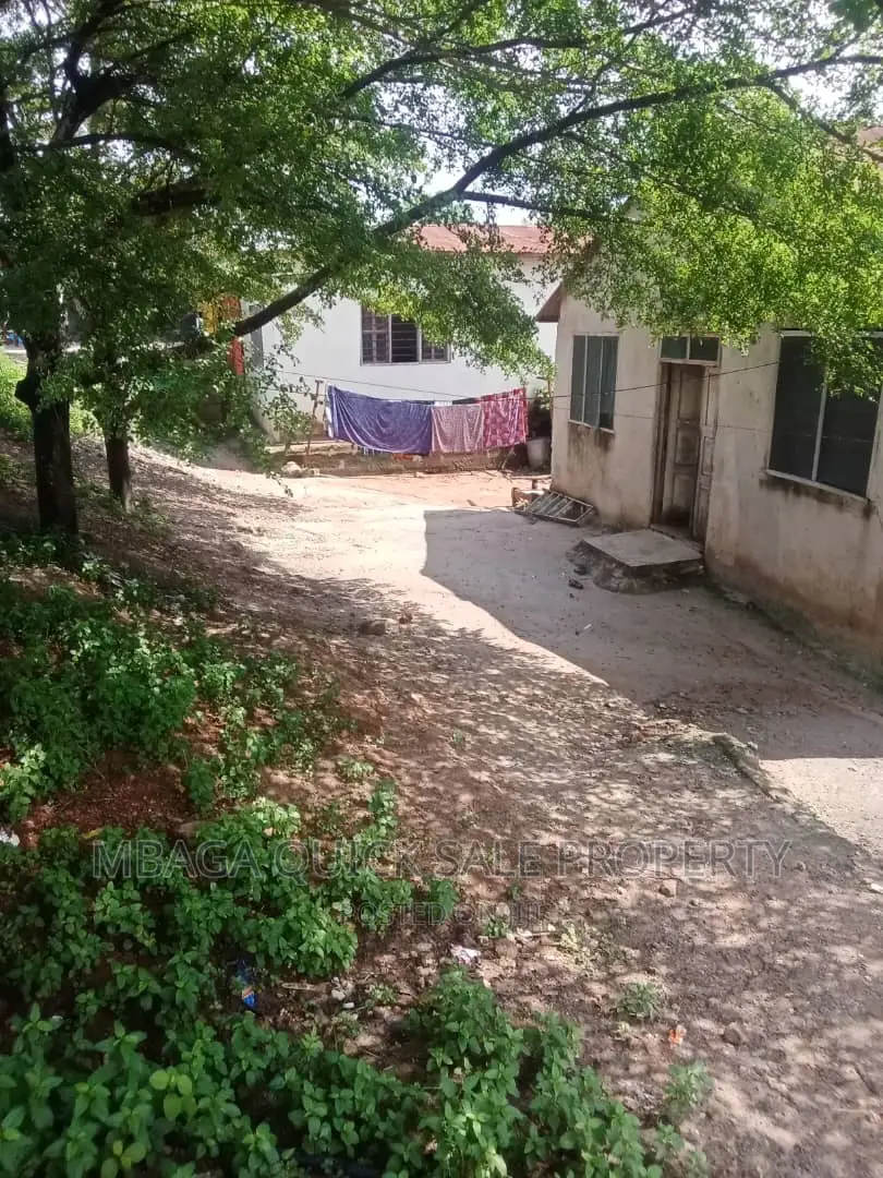 Kiwanja Kinauzwa Goba Kunguru