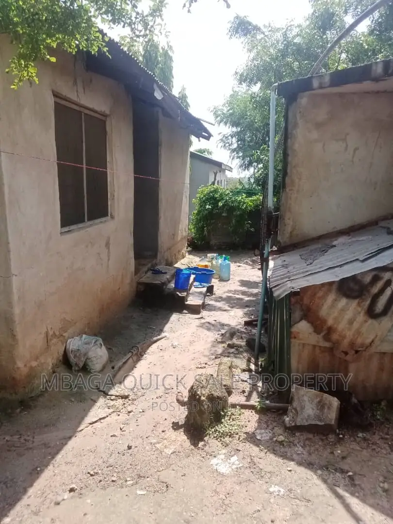 Kiwanja Kinauzwa Goba Kunguru