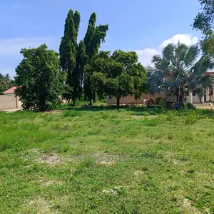 Plot for Sale at Ununio With Small 3 Bed Room House