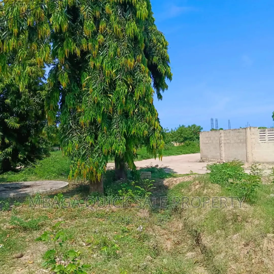 Plot for Sale at Ununio With Small 3 Bed Room House