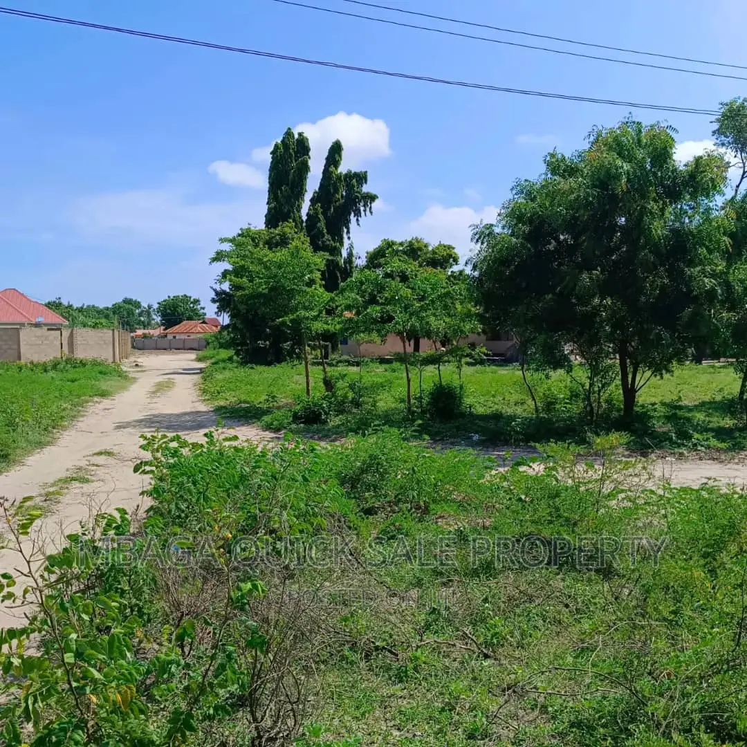 Plot for Sale at Ununio With Small 3 Bed Room House