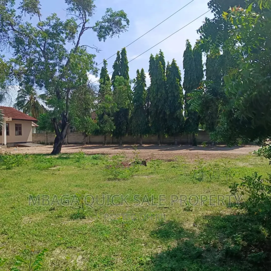 Plot for Sale at Ununio With Small 3 Bed Room House