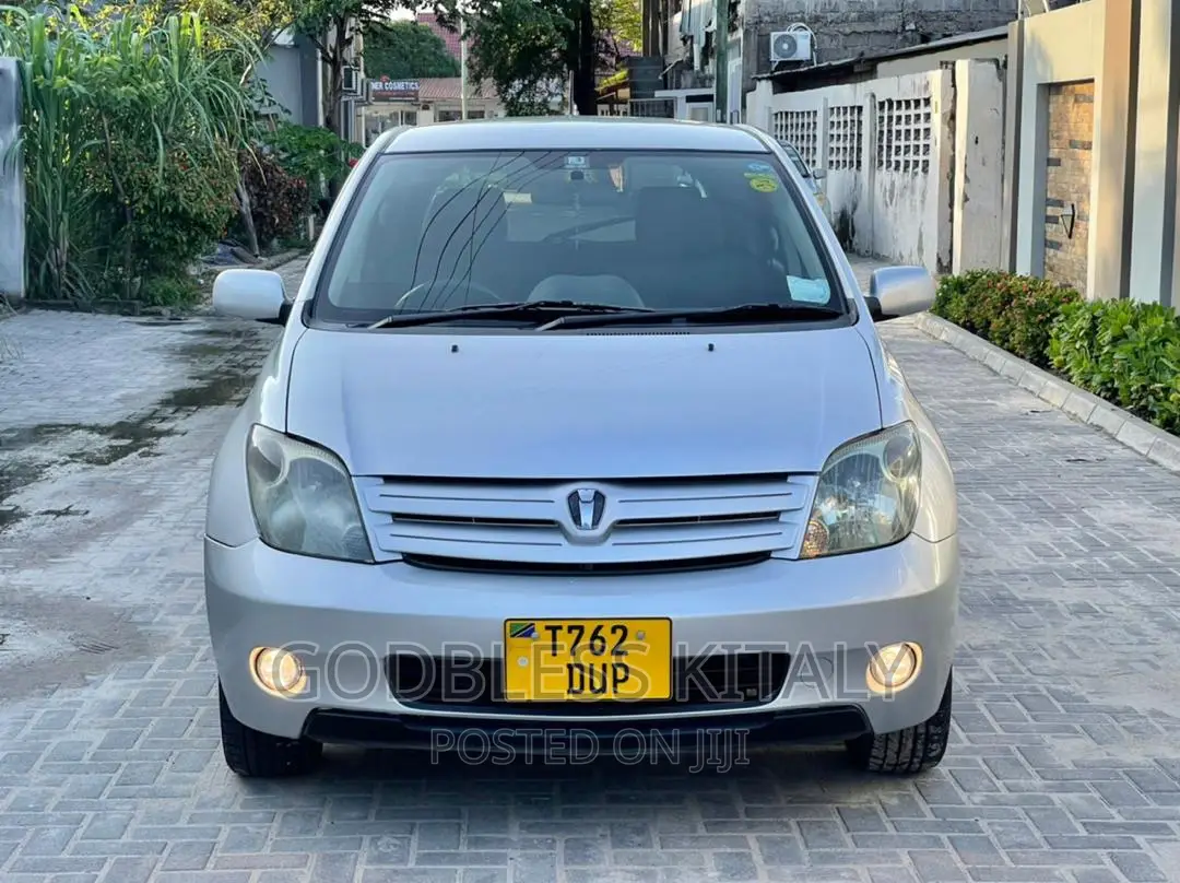 Toyota IST 2003 Silver