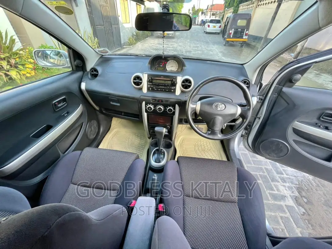 Toyota IST 2003 Silver