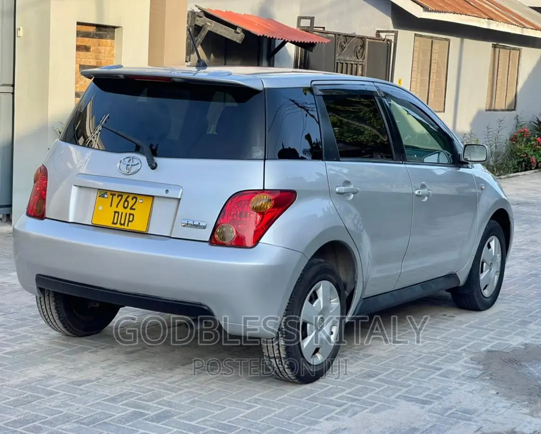 Toyota IST 2003 Silver