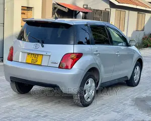 Toyota IST 2003 Silver