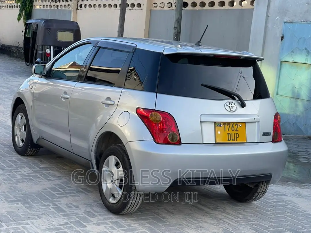 Toyota IST 2003 Silver