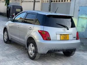 Toyota IST 2003 Silver