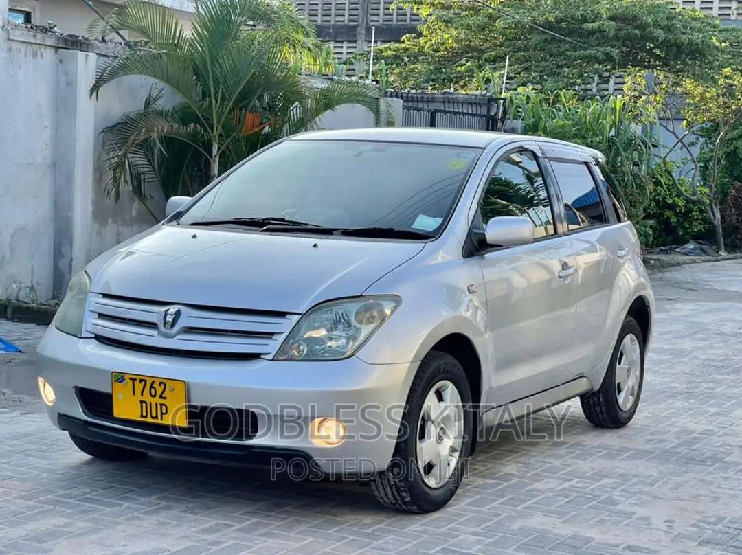 Toyota IST 2003 Silver