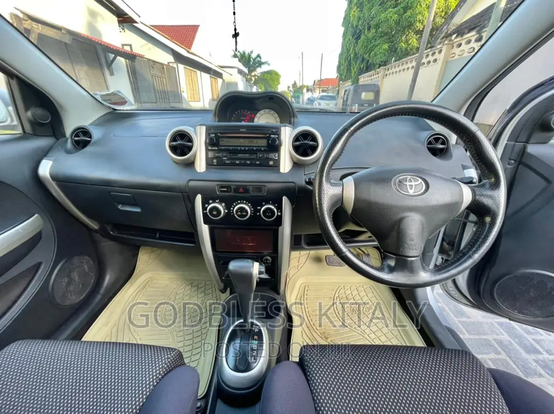 Toyota IST 2003 Silver